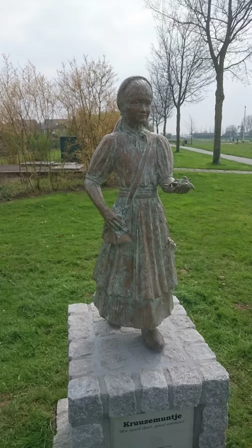 2018: Onthulling beeld van Kruuzemuntje in Driel